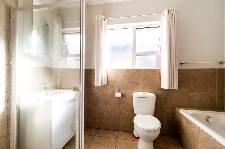 2 Bedroom Property for Sale in Greenstone Hill Gauteng