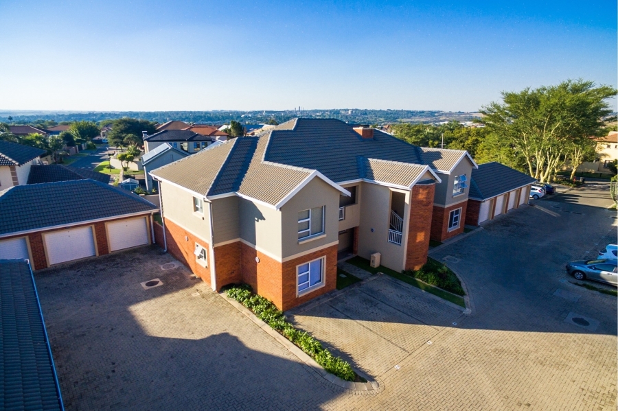 2 Bedroom Property for Sale in Greenstone Hill Gauteng