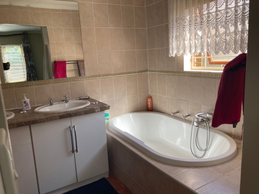 3 Bedroom Property for Sale in Ruimsig A H Gauteng
