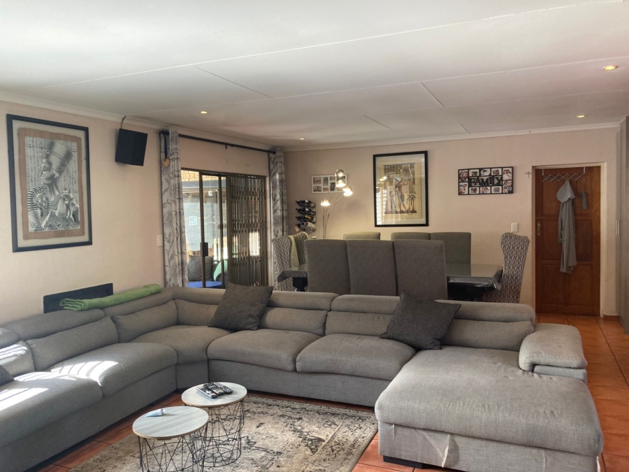 3 Bedroom Property for Sale in Ruimsig A H Gauteng