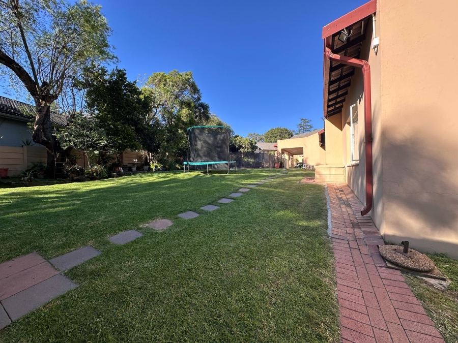 3 Bedroom Property for Sale in Gallo Manor Gauteng
