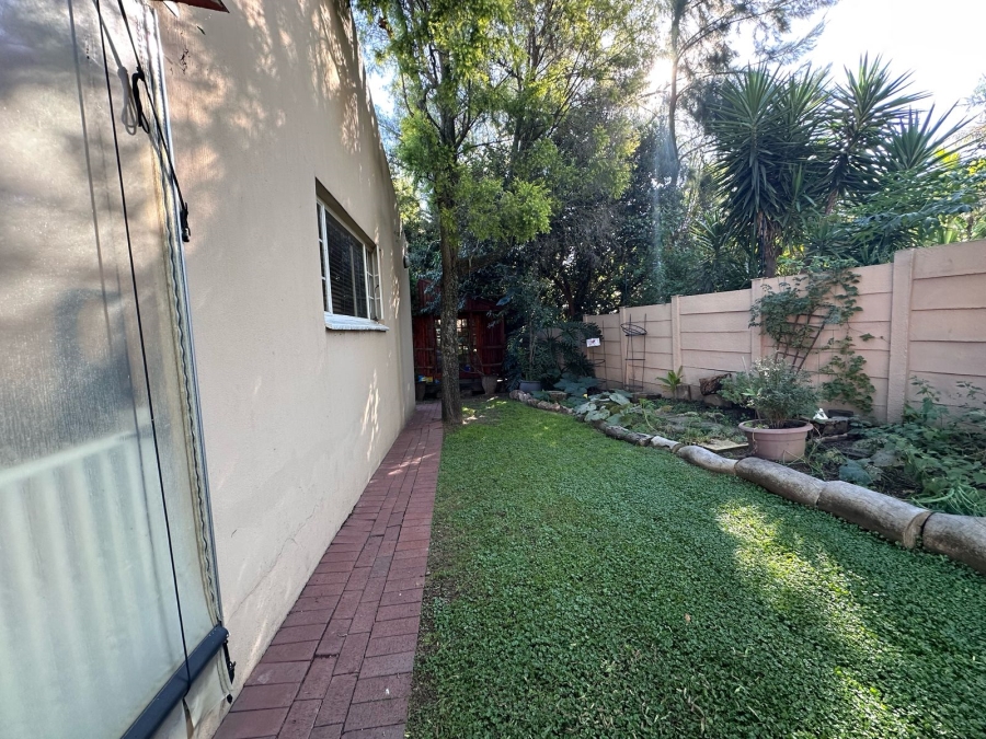 3 Bedroom Property for Sale in Gallo Manor Gauteng