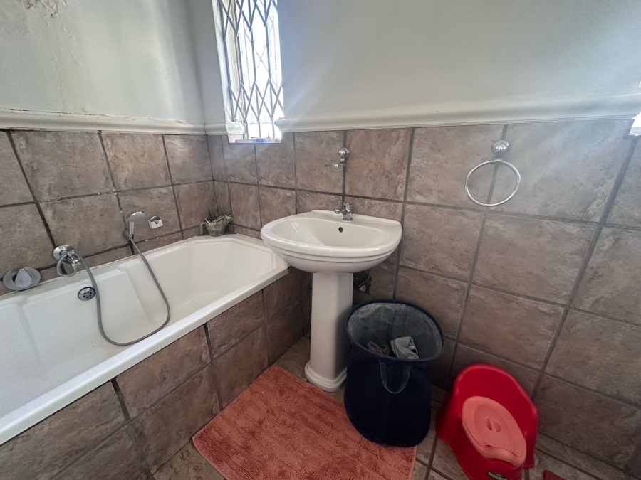 3 Bedroom Property for Sale in Gallo Manor Gauteng