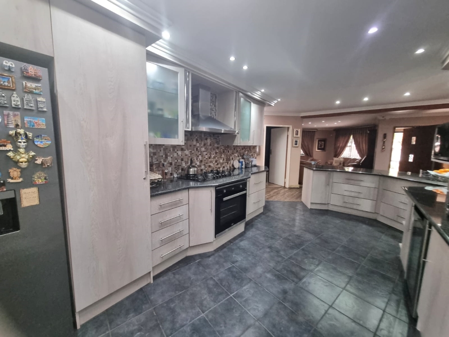 3 Bedroom Property for Sale in Vanderbijlpark SE 4 Gauteng