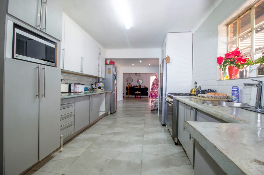 6 Bedroom Property for Sale in Wierda Park Gauteng