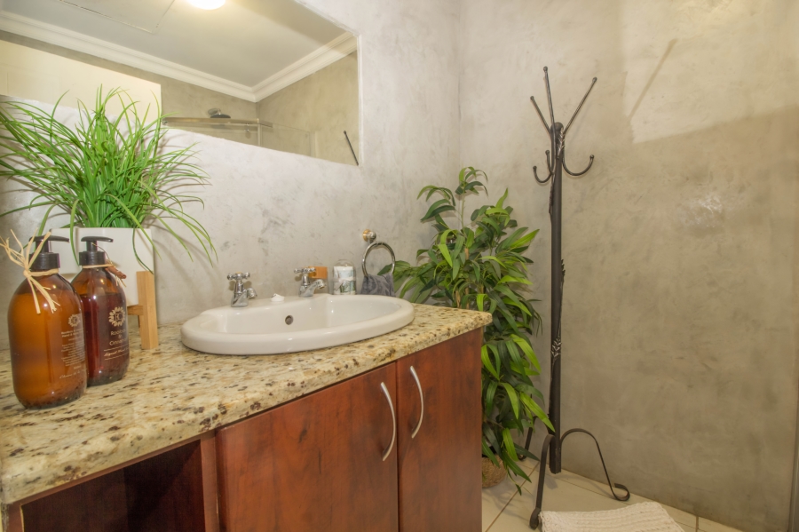 6 Bedroom Property for Sale in Wierda Park Gauteng