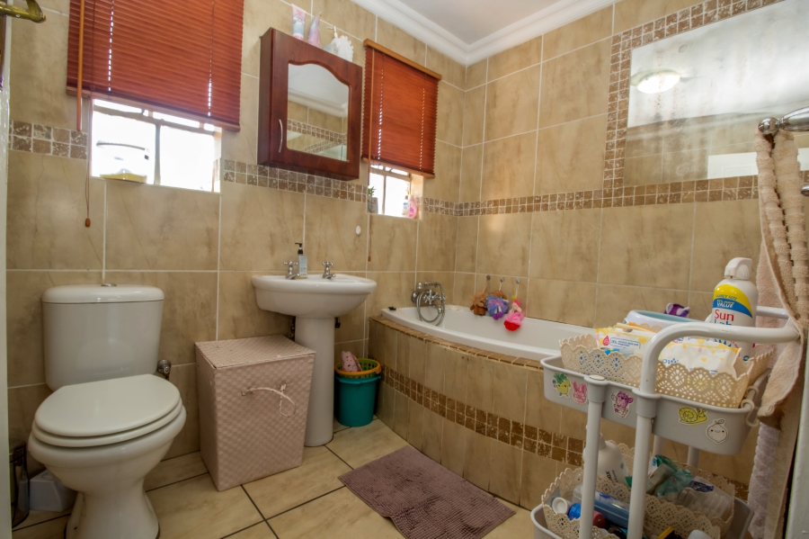 6 Bedroom Property for Sale in Wierda Park Gauteng