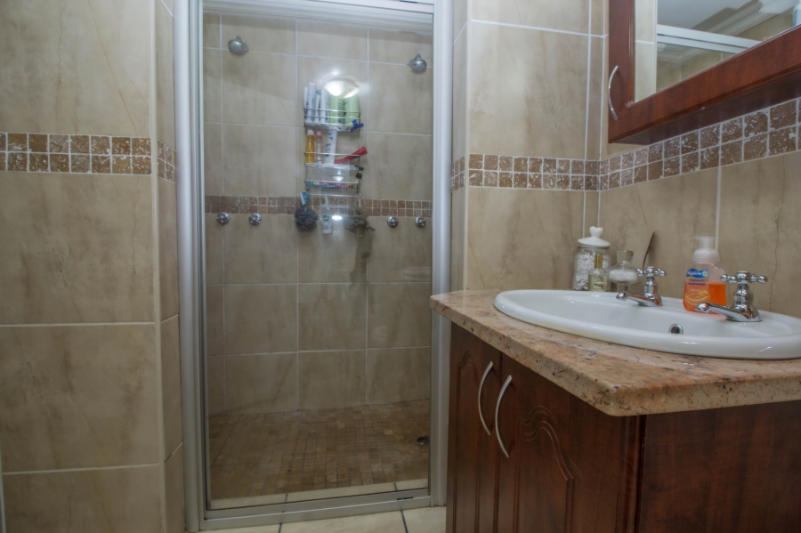 6 Bedroom Property for Sale in Wierda Park Gauteng