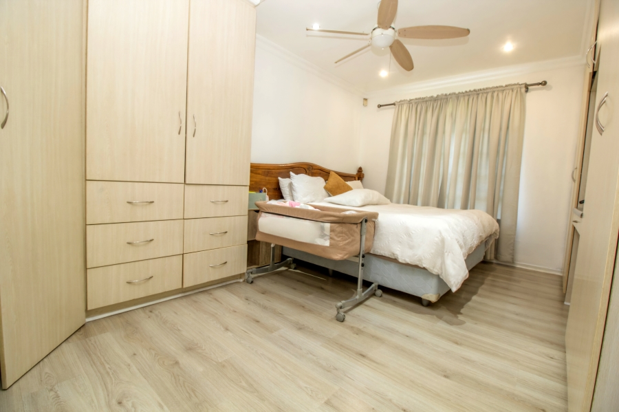 6 Bedroom Property for Sale in Wierda Park Gauteng
