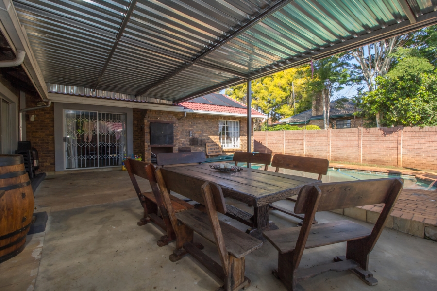 6 Bedroom Property for Sale in Wierda Park Gauteng