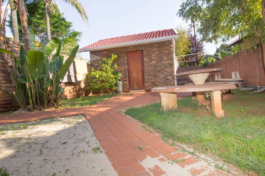 6 Bedroom Property for Sale in Wierda Park Gauteng