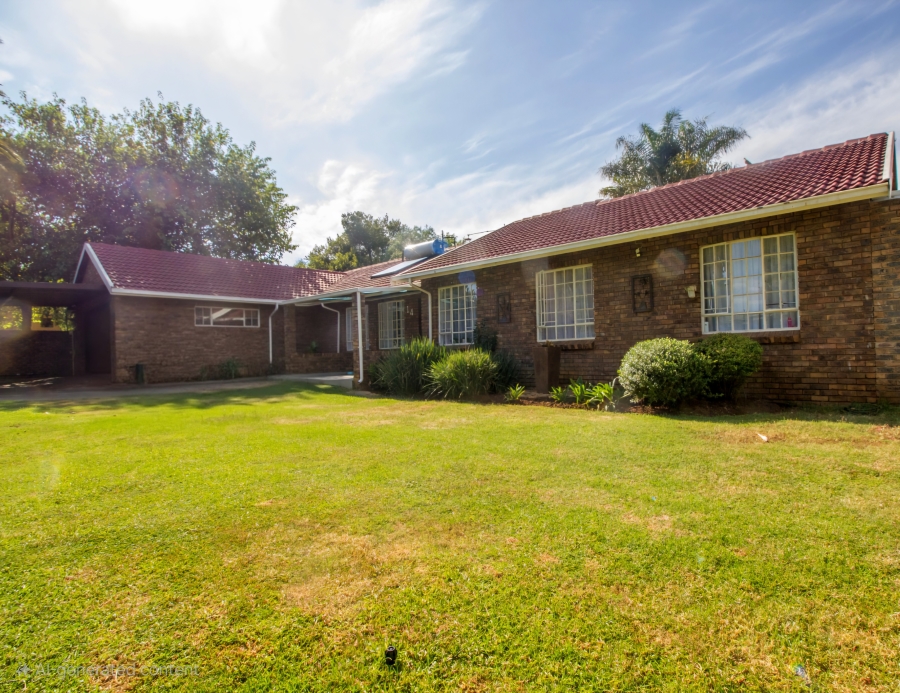 6 Bedroom Property for Sale in Wierda Park Gauteng