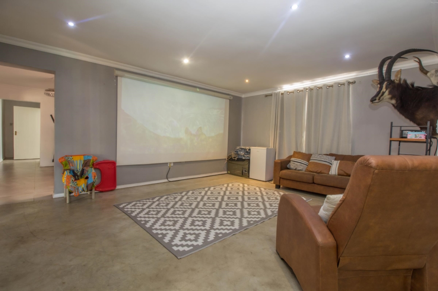 6 Bedroom Property for Sale in Wierda Park Gauteng