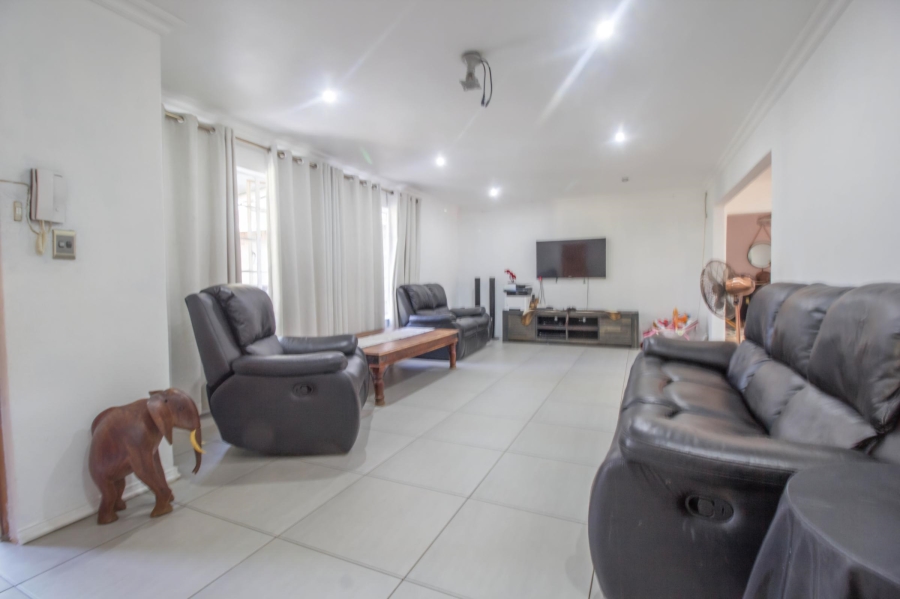 6 Bedroom Property for Sale in Wierda Park Gauteng