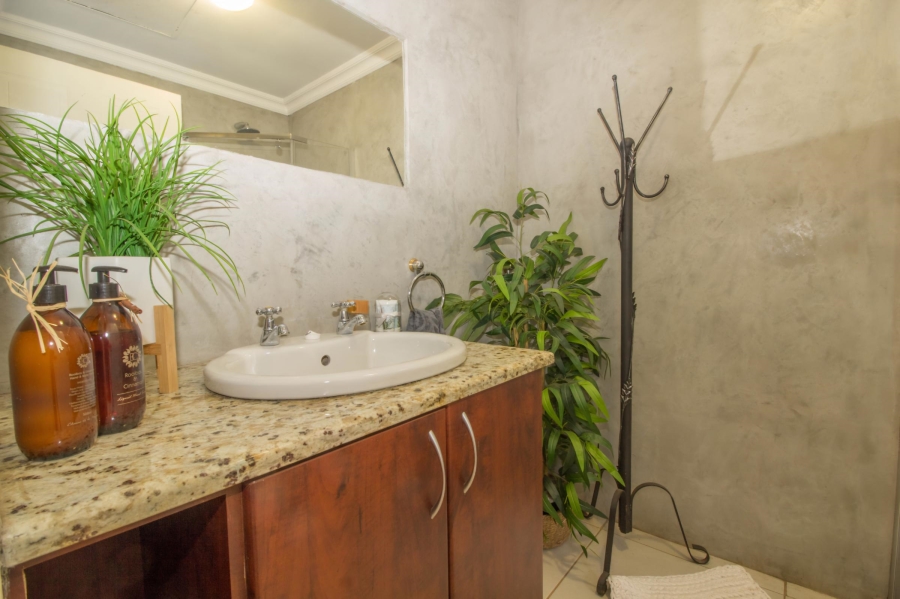 6 Bedroom Property for Sale in Wierda Park Gauteng