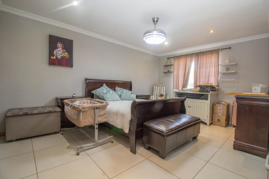 6 Bedroom Property for Sale in Wierda Park Gauteng