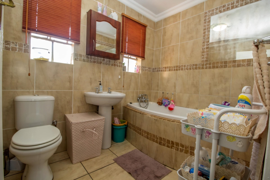 6 Bedroom Property for Sale in Wierda Park Gauteng
