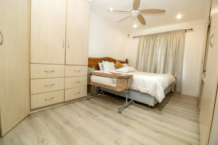 6 Bedroom Property for Sale in Wierda Park Gauteng