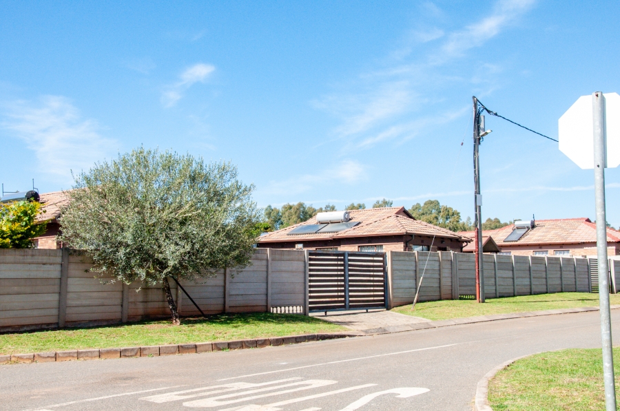 3 Bedroom Property for Sale in Noordwyk Gauteng