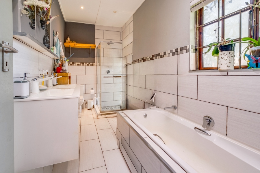 3 Bedroom Property for Sale in Douglasdale Gauteng
