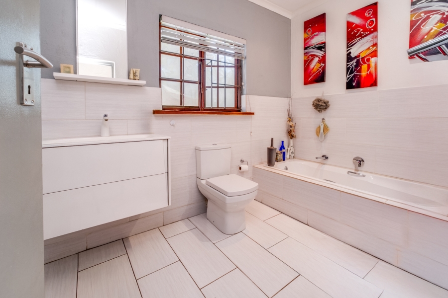 3 Bedroom Property for Sale in Douglasdale Gauteng