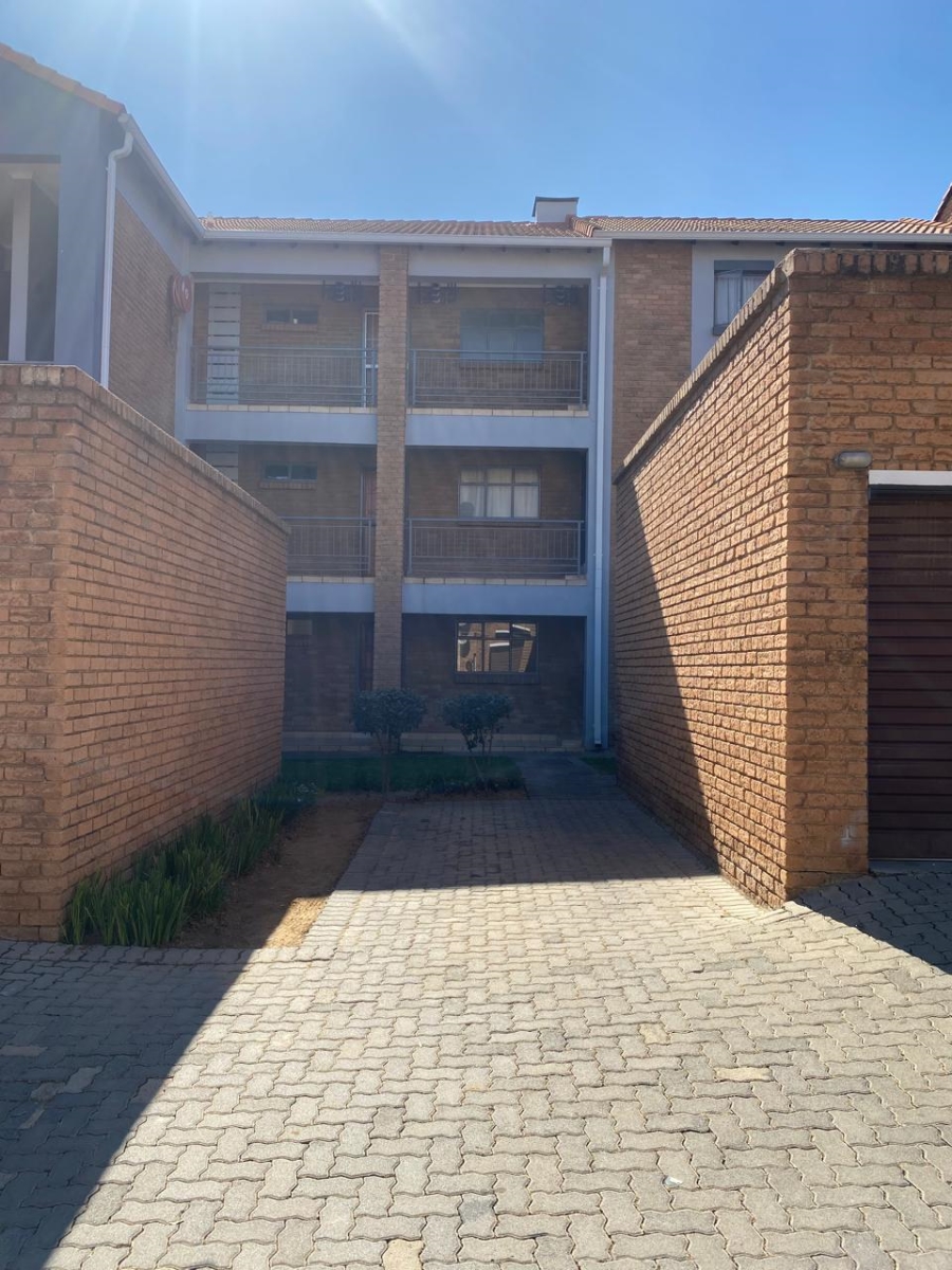 2 Bedroom Property for Sale in Vorna Valley Gauteng
