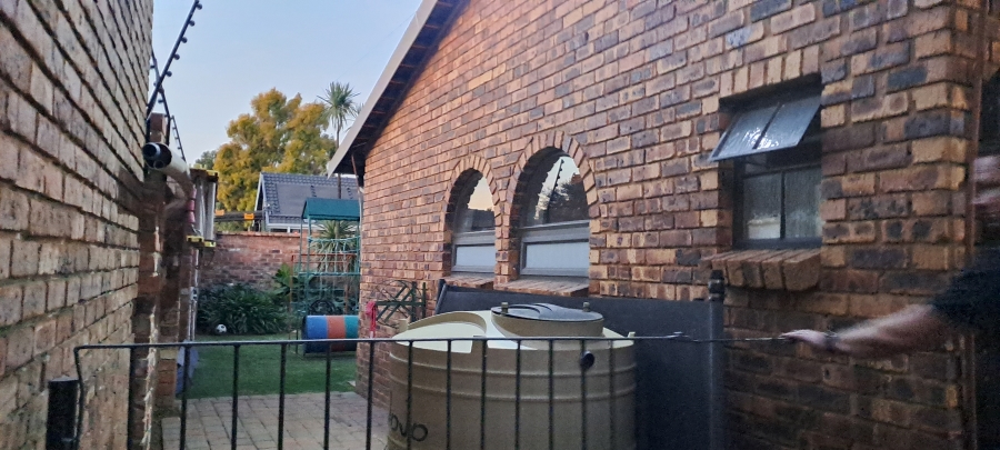 4 Bedroom Property for Sale in Sunair Park Gauteng