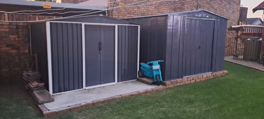 4 Bedroom Property for Sale in Sunair Park Gauteng