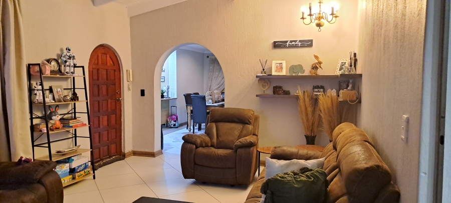 4 Bedroom Property for Sale in Sunair Park Gauteng