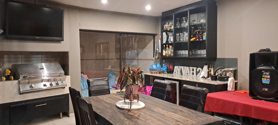 4 Bedroom Property for Sale in Sunair Park Gauteng