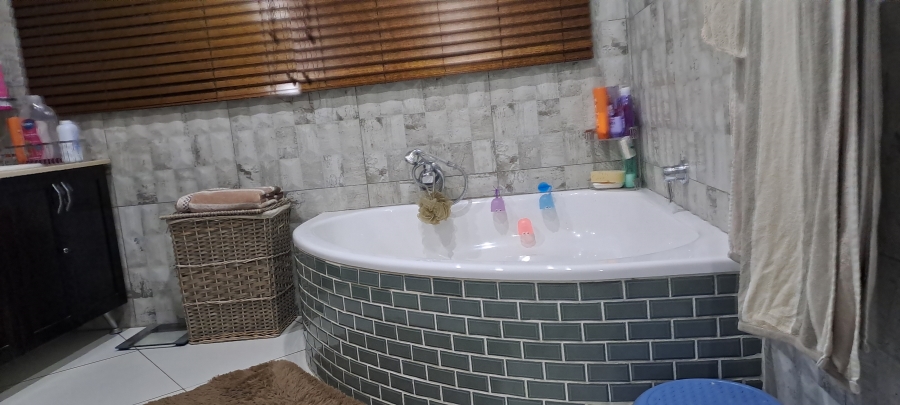 4 Bedroom Property for Sale in Sunair Park Gauteng