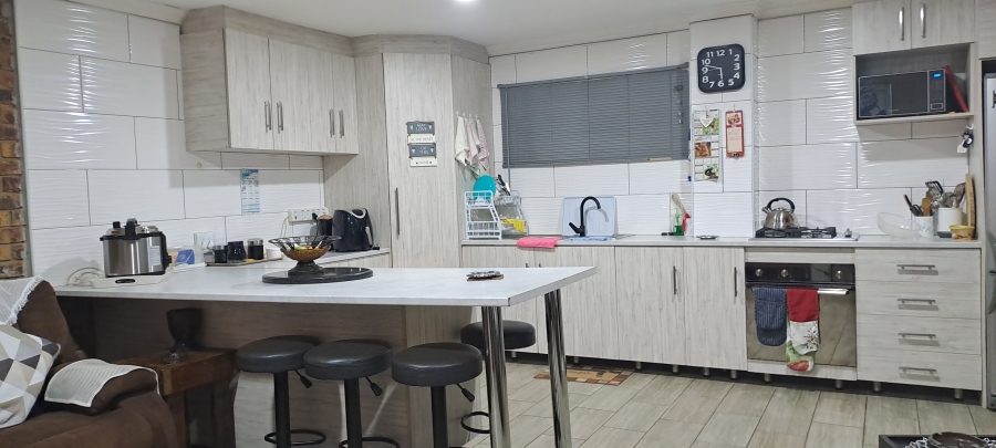 4 Bedroom Property for Sale in Sunair Park Gauteng