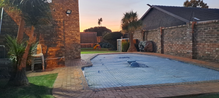4 Bedroom Property for Sale in Sunair Park Gauteng