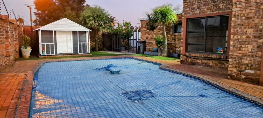 4 Bedroom Property for Sale in Sunair Park Gauteng
