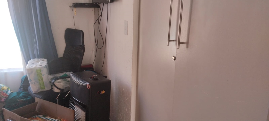 To Let 2 Bedroom Property for Rent in Kenmare Gauteng