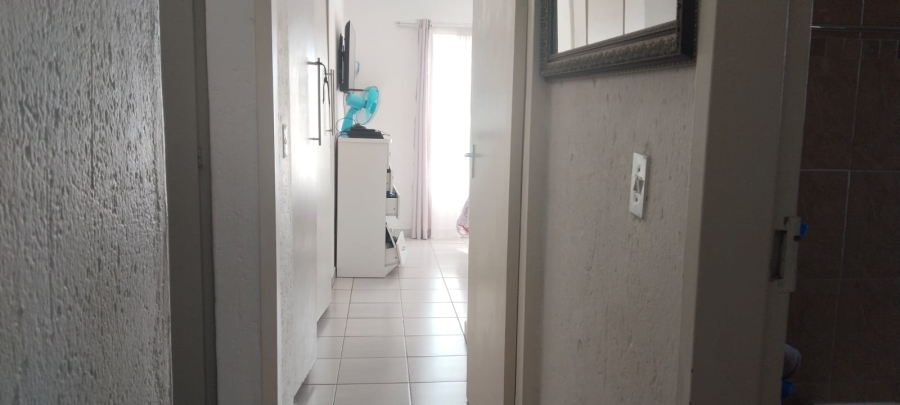 To Let 2 Bedroom Property for Rent in Kenmare Gauteng