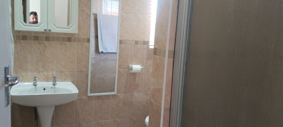 To Let 2 Bedroom Property for Rent in Kenmare Gauteng