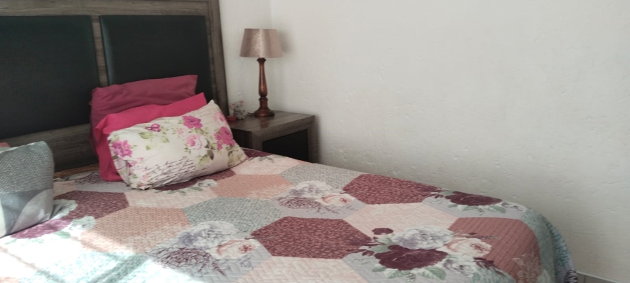 To Let 2 Bedroom Property for Rent in Kenmare Gauteng