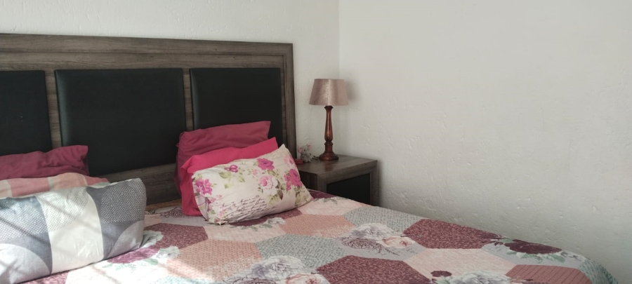 To Let 2 Bedroom Property for Rent in Kenmare Gauteng