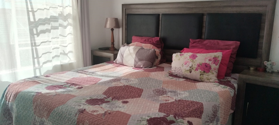 To Let 2 Bedroom Property for Rent in Kenmare Gauteng