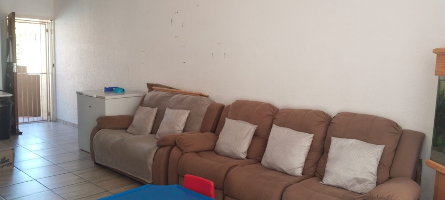 To Let 2 Bedroom Property for Rent in Kenmare Gauteng