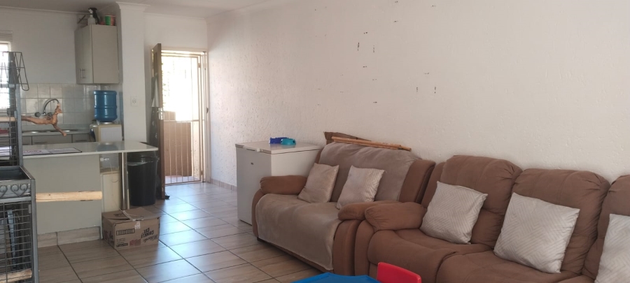 To Let 2 Bedroom Property for Rent in Kenmare Gauteng