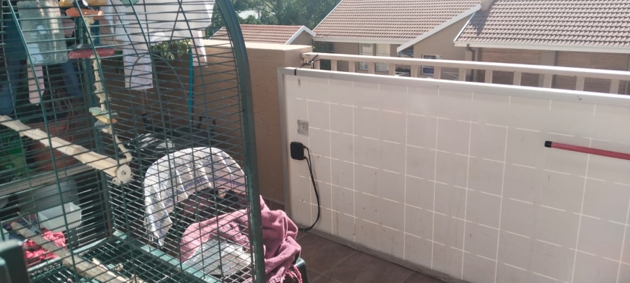 To Let 2 Bedroom Property for Rent in Kenmare Gauteng