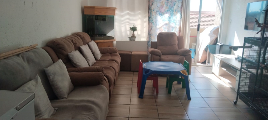 To Let 2 Bedroom Property for Rent in Kenmare Gauteng
