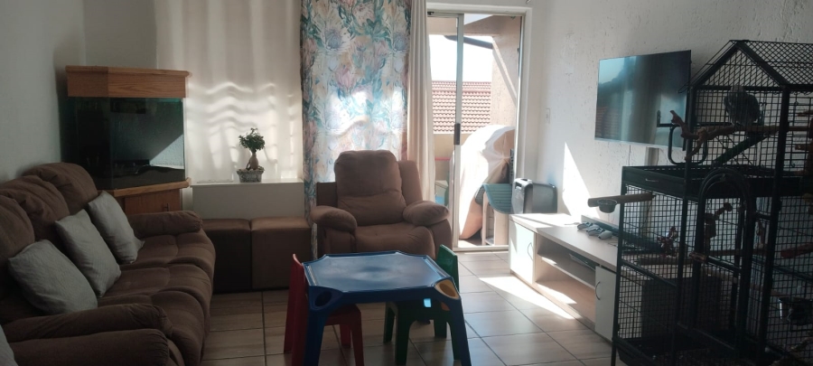 To Let 2 Bedroom Property for Rent in Kenmare Gauteng