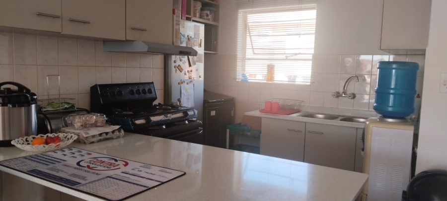 To Let 2 Bedroom Property for Rent in Kenmare Gauteng