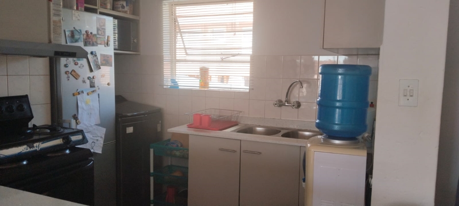 To Let 2 Bedroom Property for Rent in Kenmare Gauteng
