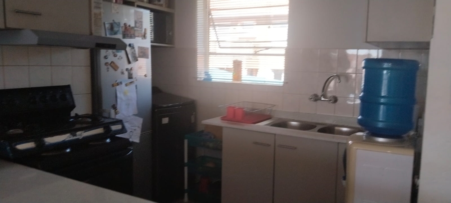 To Let 2 Bedroom Property for Rent in Kenmare Gauteng