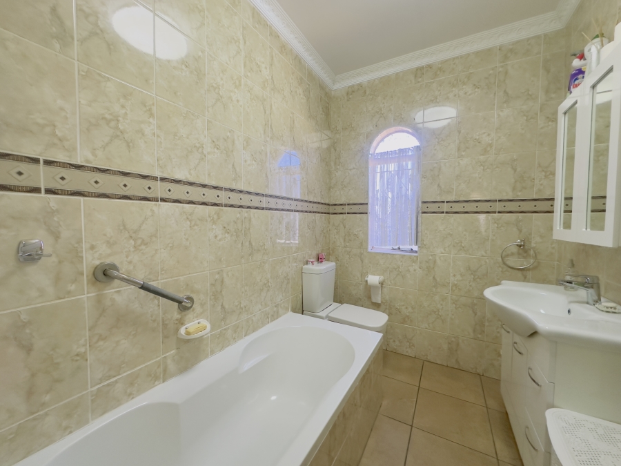 4 Bedroom Property for Sale in Lambton Gardens Gauteng