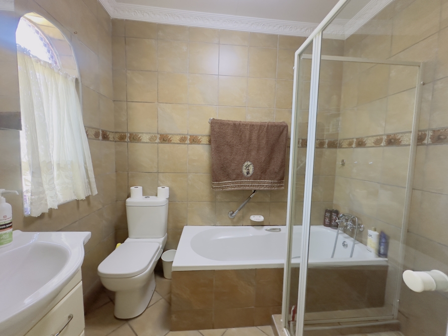 4 Bedroom Property for Sale in Lambton Gardens Gauteng